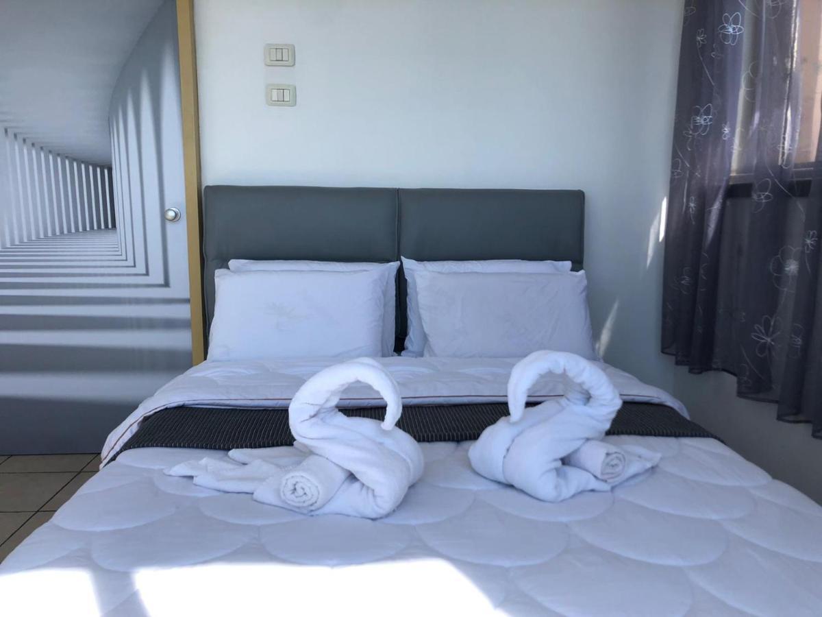 Sea Line Hotel From R&A Group Bat Yam Eksteriør billede